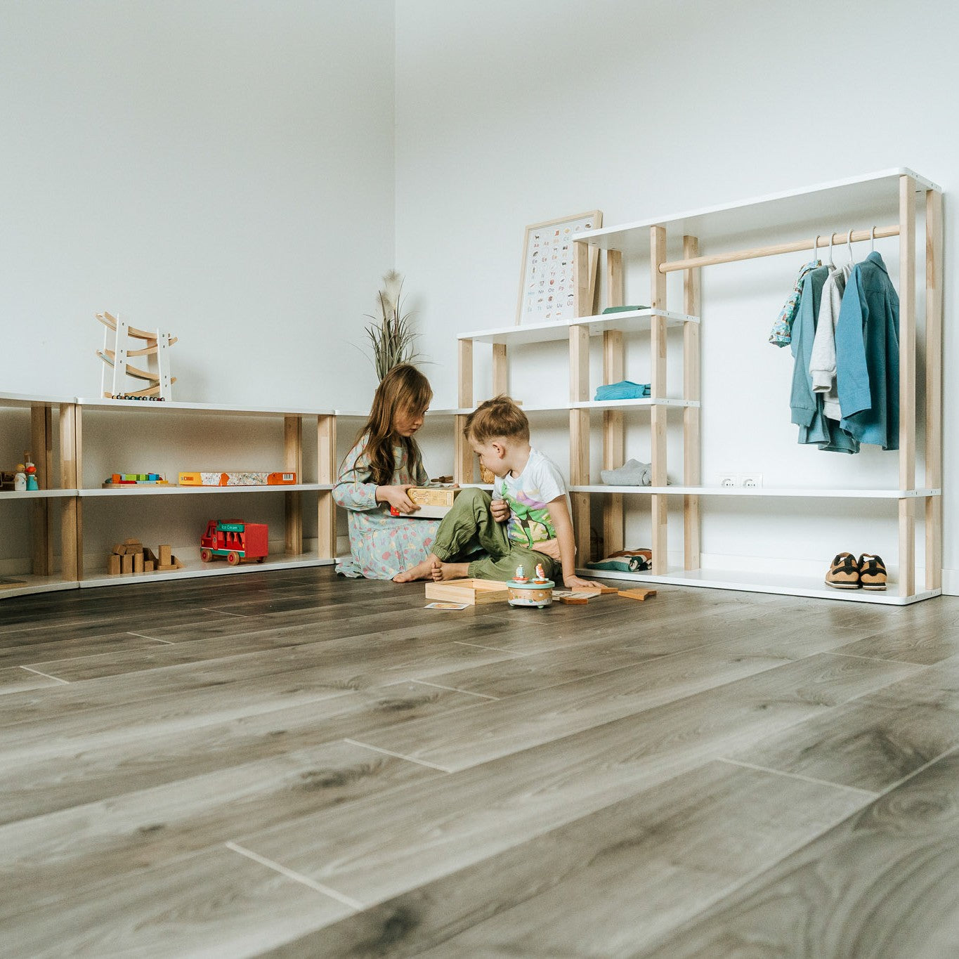 Modular Montessori Bookshelf - 2 Shelves