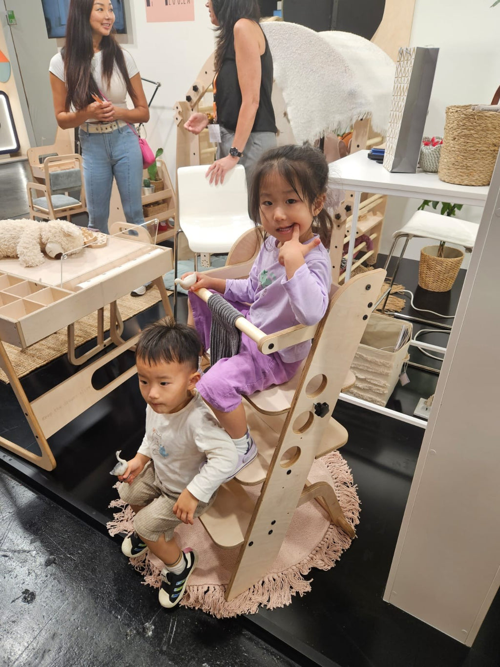 Montessori Learning Tower, Kitchen Helper - Louis
